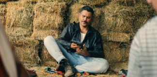 Επιστρέφει με νέα ερωτικά ειδύλλια