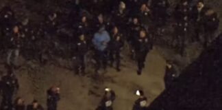 Η στιγμή που ο Μαδούρο κατεβαίνει σιδηροδέσμιος στο αεροδρόμιο της Νέας Υόρκης