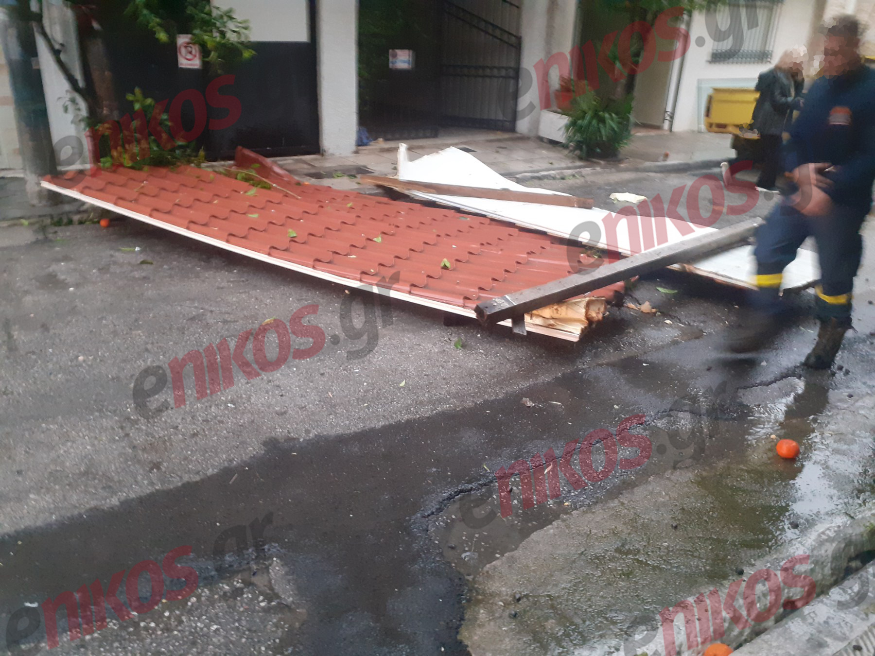 Νίκαια, κακοκαιρία, Αττική, σκεπή