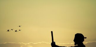 Ο εαυτός μας αναζητά συνεχώς έναν «αντίπαλο» για να νιώθει πως έχει ταυτότητα… ακόμη κι αν πρέπει να τον εφεύρει