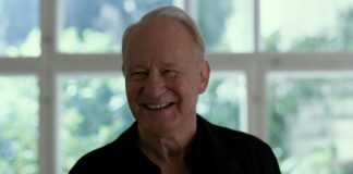 Χρυσές Σφαίρες 2026: Ο Στέλαν Σκάρσγκαρντ και η Τεγιάνα Τέιλορ κερδίζουν τα πρώτα βραβεία της βραδιάς