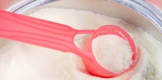 Βρεφικό γάλα: Τι πίνουν πραγματικά τα μωρά μας;