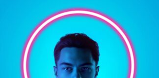 Spotlight effect | Τελικά οι άνθρωποι γύρω μας, μας προσέχουν όσο νομίζουμε;