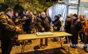 Οι γιορτές φεύγουν, τα αγροτικά μπλόκα μένουν