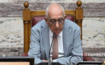 Βουλή: Καταδικάζει ο Κακλαμάνης την αναφορά του βουλευτή Βαλτογιάννη στη χούντα