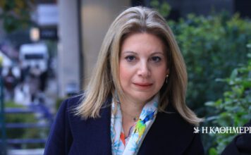 Εντός και Εκτός: Η διαχείριση Καρυστιανού από την κυβέρνηση