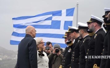 Ελλάδα – Γαλλία: O Δένδιας υποδέχθηκε στη φρεγάτα «Κίμων» την Κατρίν Βοτρέν