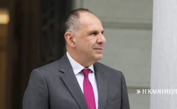 Εντός και Εκτός: Το δύσκολο έργο του Ελληνα ΥΠΕΞ