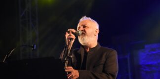 Μια συνάντηση λόγου και ερμηνείας στο νέο υλικό Θηβαίου – Αλιμπινίση