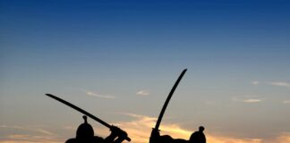 Η μεγαλύτερη μάχη δεν δίνεται έξω, αλλά μέσα μας. Και η νίκη εκείνη, είναι που φωτίζει όλες τις άλλες