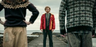 Sundance 2026: Το “The Incomer” αγκαλιάζει τον ξένο που βρίσκει «σπίτι» στην ιδιαιτερότητά μας