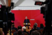 Βρετανία: Πιέσεις να παραιτηθεί δέχεται ο Στάρμερ – Τον κατηγορούν για το χάος από την υπόθεση Έπσταϊν