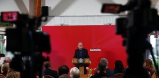 Βρετανία: Πιέσεις να παραιτηθεί δέχεται ο Στάρμερ – Τον κατηγορούν για το χάος από την υπόθεση Έπσταϊν