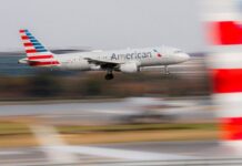 Αεροπλάνο της American Airlines βρέθηκε με τρύπα από σφαίρα μετά από ταξίδι στην Κολομβία