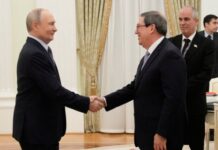 Πούτιν: «Απαράδεκτο» το αμερικανικό εμπάργκο στην Κούβα