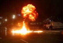 Αλβανία: Συγκρούσεις διαδηλωτών με την αστυνομία έξω από την έδρα της κυβέρνησης – Επικεφαλής ο Μπερίσα