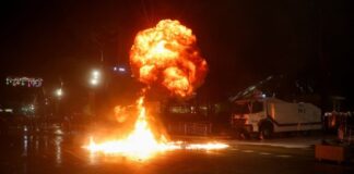 Αλβανία: Συγκρούσεις διαδηλωτών με την αστυνομία έξω από την έδρα της κυβέρνησης – Επικεφαλής ο Μπερίσα