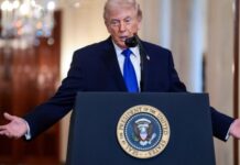 Τραμπ: Δικαστική «ασπίδα» για τα απόρρητα έγγραφα που φέρεται να παρακράτησε το 2021