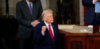 Δημοκρατικοί καταγγέλλουν πως αποκρύφθηκαν έγγραφα της υπόθεσης Έπσταϊν που αφορούσαν τον Τραμπ