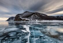 Ρωσία: Κινέζικο τουριστικό λεωφορείο βυθίστηκε σε παγωμένη λίμνη της Σιβηρίας – Τουλάχιστον 7 νεκροί