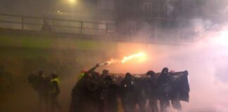 Μιλάνο: Σοβαρά επεισόδια με αφορμή τους Χειμερινούς Ολυμπιακούς Αγώνες – Συγκρούσεις διαδηλωτών και αστυνομίας