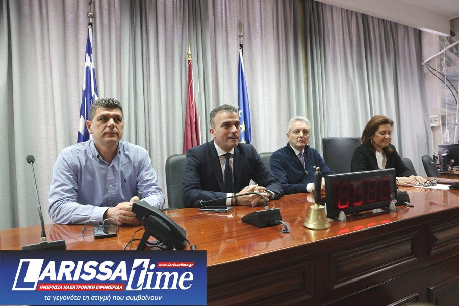 Στο βήμα ο Δήμαρχος και οι Αντιδήμαρχοι με την Αν. Προϊσταμένη της Διεύθυνσης Διοίκησης και Προσωπικού