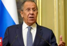 «Θα λάβουμε αντίμετρα σε περίπτωση στρατιωτικοποίησης της Γροιλανδίας» προειδοποιεί ο Λαβρόφ