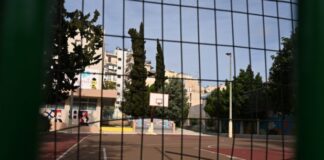 Στο νοσοκομείο καθηγητής έπειτα από ξυλοδαρμό – Προσπάθησε να απομακρύνει εξωσχολικό μαθητή