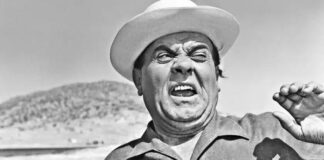 Δεν θα πιστέψετε τι γράφει ο τάφος του Βασίλη Αυλωνίτη 50 χρόνια μετά