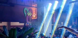 Πατρινό καρναβάλι: Ξέφρενο γλέντι στους πεζόδρομους μετά την παρέλαση των αρμάτων