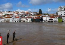 Πλημμύρες στην Πορτογαλία: Νεκρός ένας πυροσβέστης