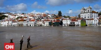 Πλημμύρες στην Πορτογαλία: Νεκρός ένας πυροσβέστης