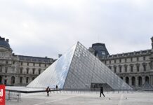 Πλημμύρισε ξανά το Λούβρο – Αγώνας δρόμου για μην υποστούν ζημιές πίνακες του 15ου και 16ου αιώνα