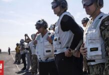 Στο αεροπλανοφόρο «Αβραάμ Λίνκολν» οι Κούσνερ και Γουίτκοφ – Το μήνυμα ισχύος των ΗΠΑ προς Ιράν