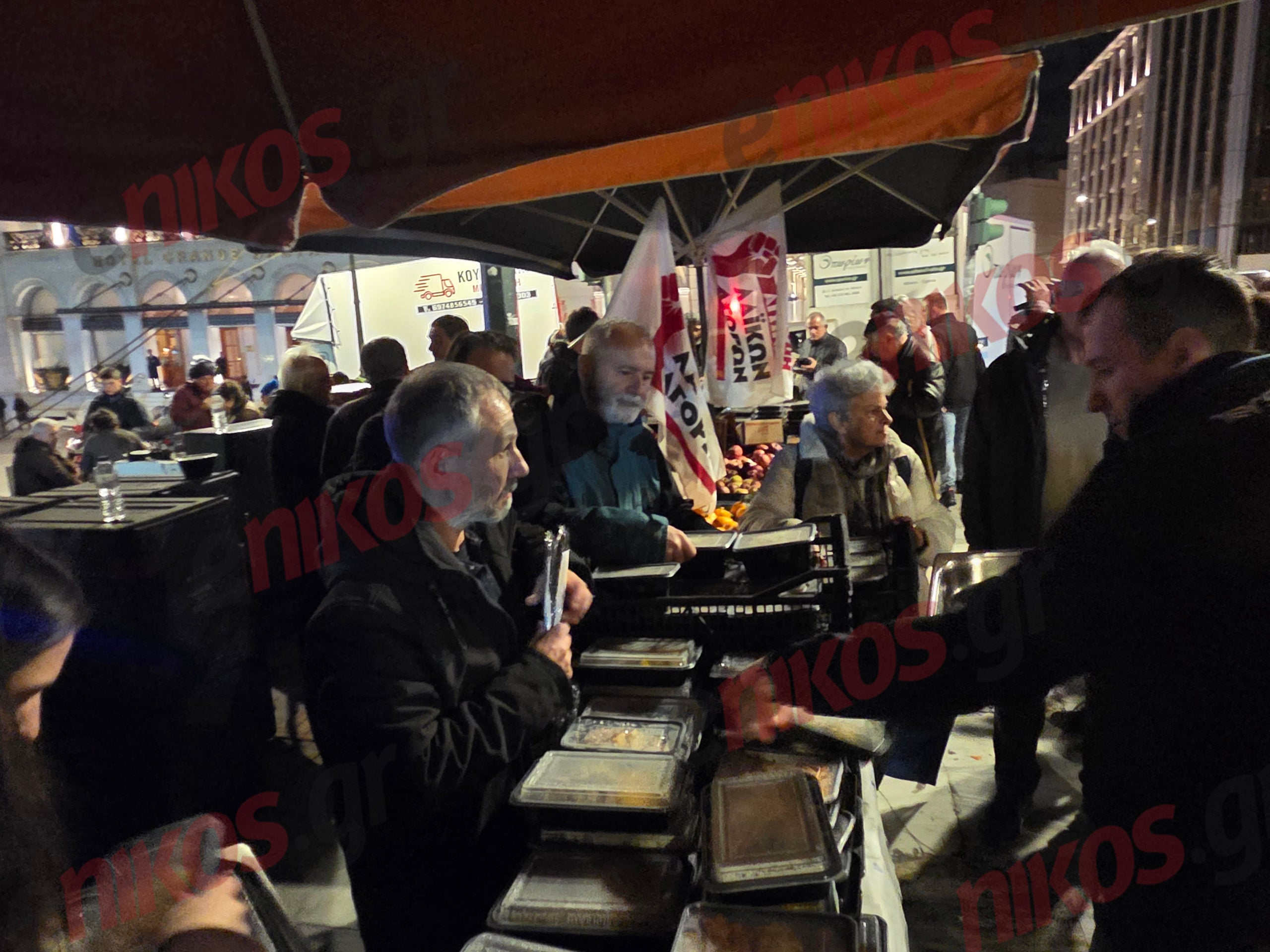 Αγρότες, τρακτέρ, Σύνταγμα, Προβατίνα, φρούτα και σαλάτες