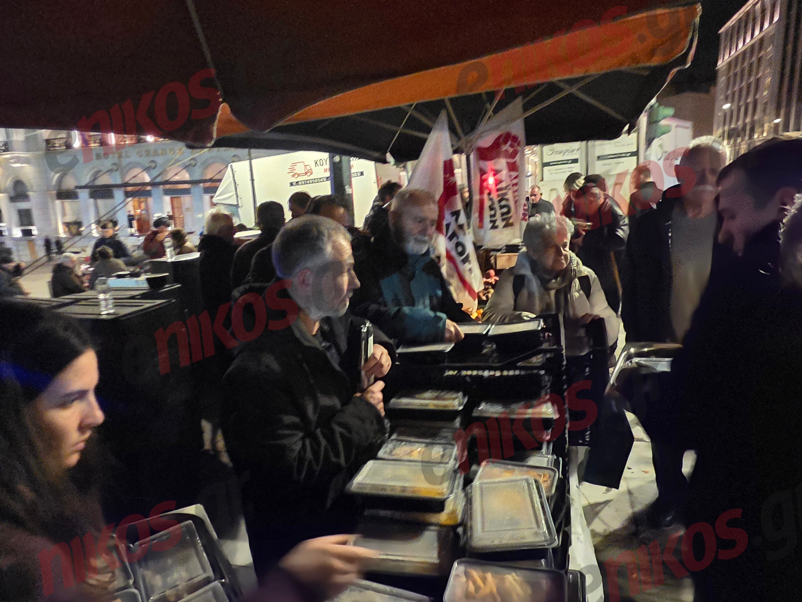 Αγρότες, τρακτέρ, Σύνταγμα, Προβατίνα, φρούτα και σαλάτες