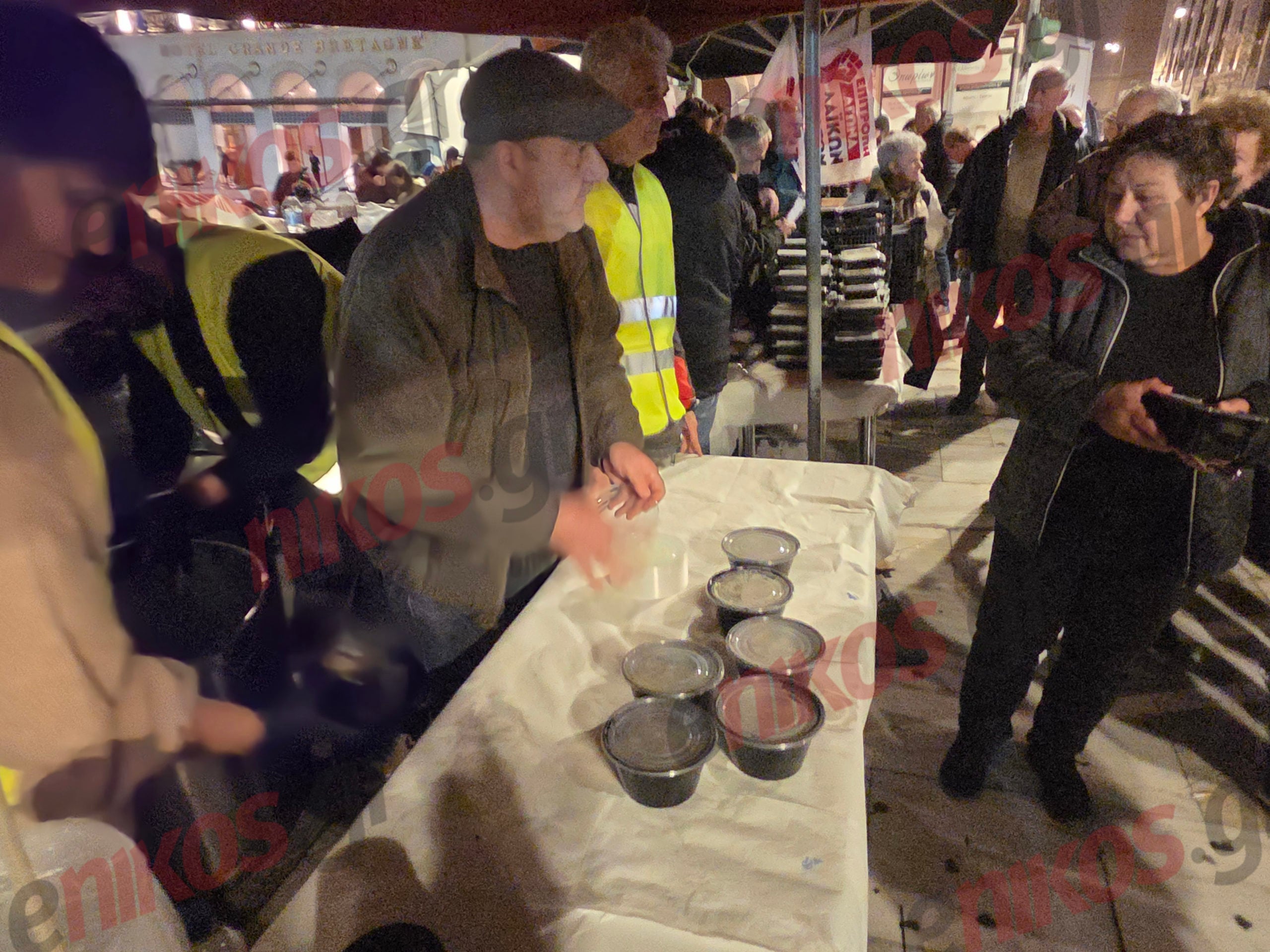 Αγρότες, τρακτέρ, Σύνταγμα, Προβατίνα, φρούτα και σαλάτες