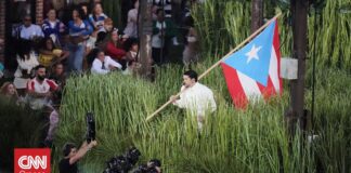 «Προσέβαλε τις ΗΠΑ»: Οργή Τραμπ για την εμφάνιση του Bud Bunny στο Super Bowl