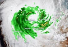 Ο τροπικός κυκλώνας Μίτσελ φτάνει στην Αυστραλία με ριπές ανέμου έως 195 χιλιόμετρα την ώρα