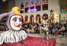 LIVE η μεγάλη παρέλαση στην Πάτρα