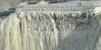 Πάγωσαν οι καταρράκτες του Νιαγάρα στην καναδική πλευρά