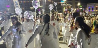 Πάτρα: Στους δρόμους περισσότεροι από 50.000 καρναβαλιστές για την ποδαράτη παρέλαση