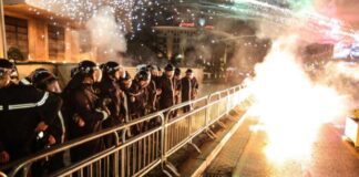 Αλβανία: Διαδηλωτές ζητούν την παραίτηση της αντιπροέδρου της κυβέρνησης – Συγκρούσεις με την αστυνομία