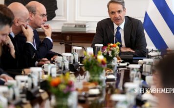 Ο Μητσοτάκης σήκωσε το γάντι – Πρωθυπουργικά πυρά σε Σαμαρά