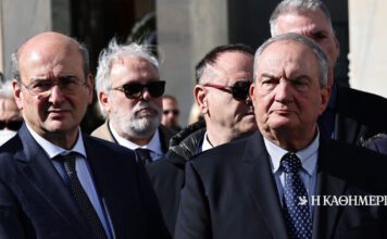 Θεωρείο: Το τετ α τετ του Καραμανλή