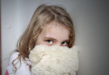 Πώς συνδέεται το τραύμα με την αίσθηση ντροπής και το «Δεν αξίζω»