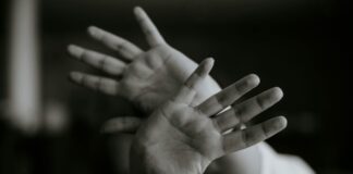 Θεσσαλονίκη: Ξυλοκόπησε τη σύζυγό του μπροστά στα 3 ανήλικα ανίψια του