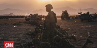 Η πρεσβεία των ΗΠΑ στο Κουβέιτ καλεί προσωπικό και κοινό «να μην προσέρχονται» και να βρουν «κάλυψη»