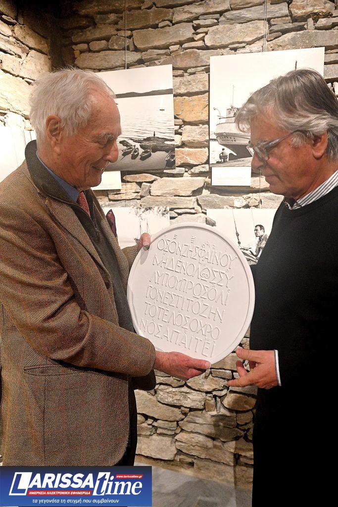 Με εξαιρετική επιτυχία τα εγκαίνια της έκθεσης «Αναμνήσεις από το Αιγαίο» του Robert McCabe στην Πάρο, παρουσία του ίδιου του φωτογράφου