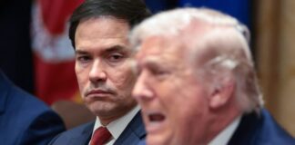 Τραμπ: Καταστρέψαμε το ναυτικό αρχηγείο του Ιράν